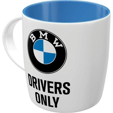 Mok met BMW logo erop. En de dekt Drivers only.