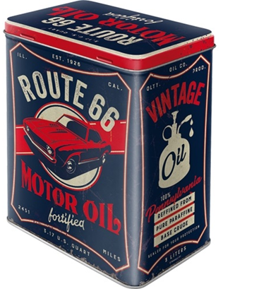 Opbergblik met op de voorkant de tekst route 66 motor oil erop en een afbeelding van een auto